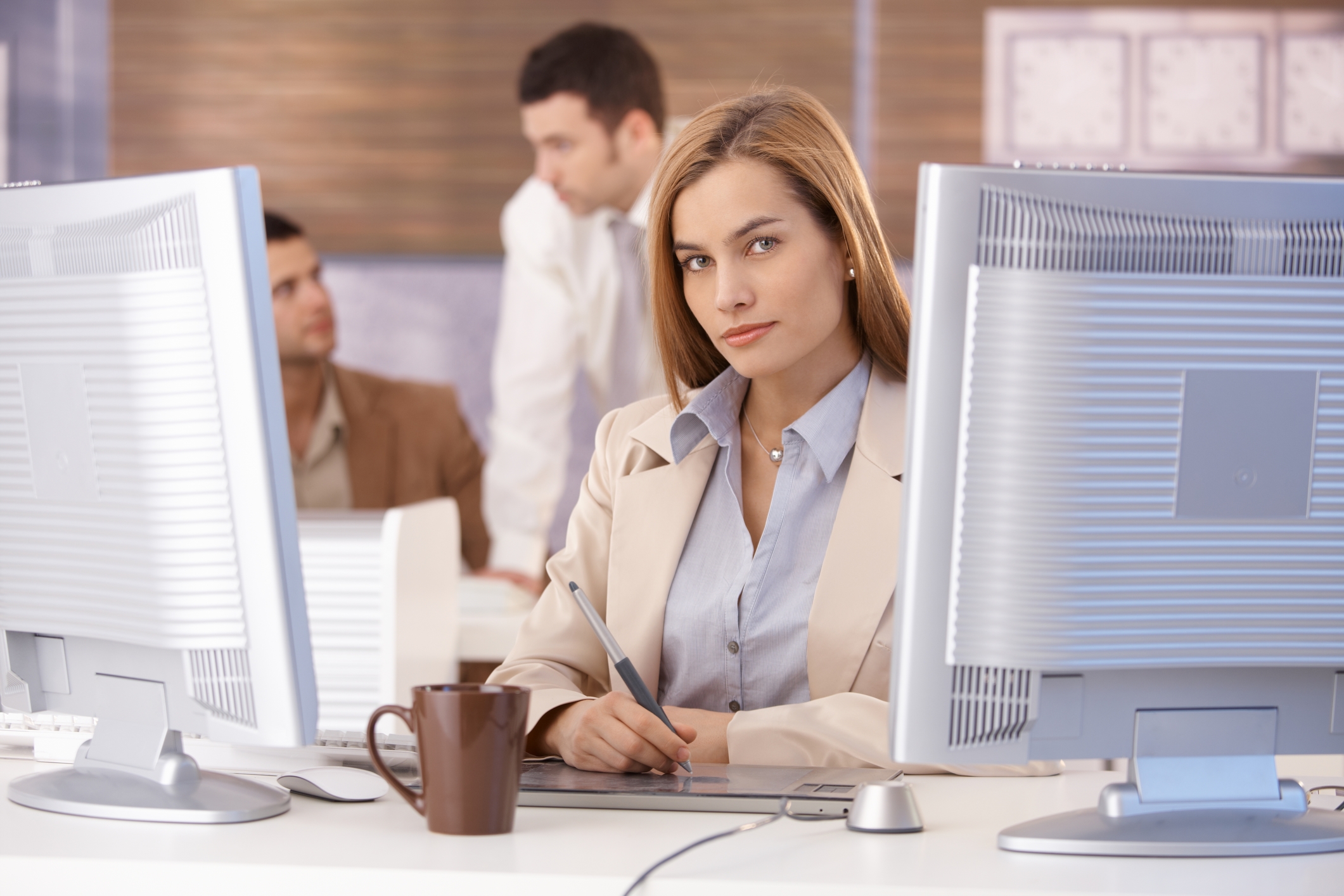 young-woman-learning-computer-graphic-design-19194000